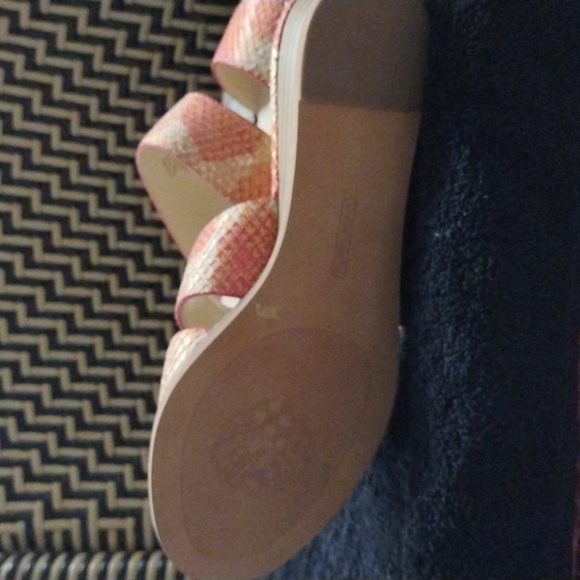 Vince Camuto NEW, Leather,7 W. - Picture 2 of 5